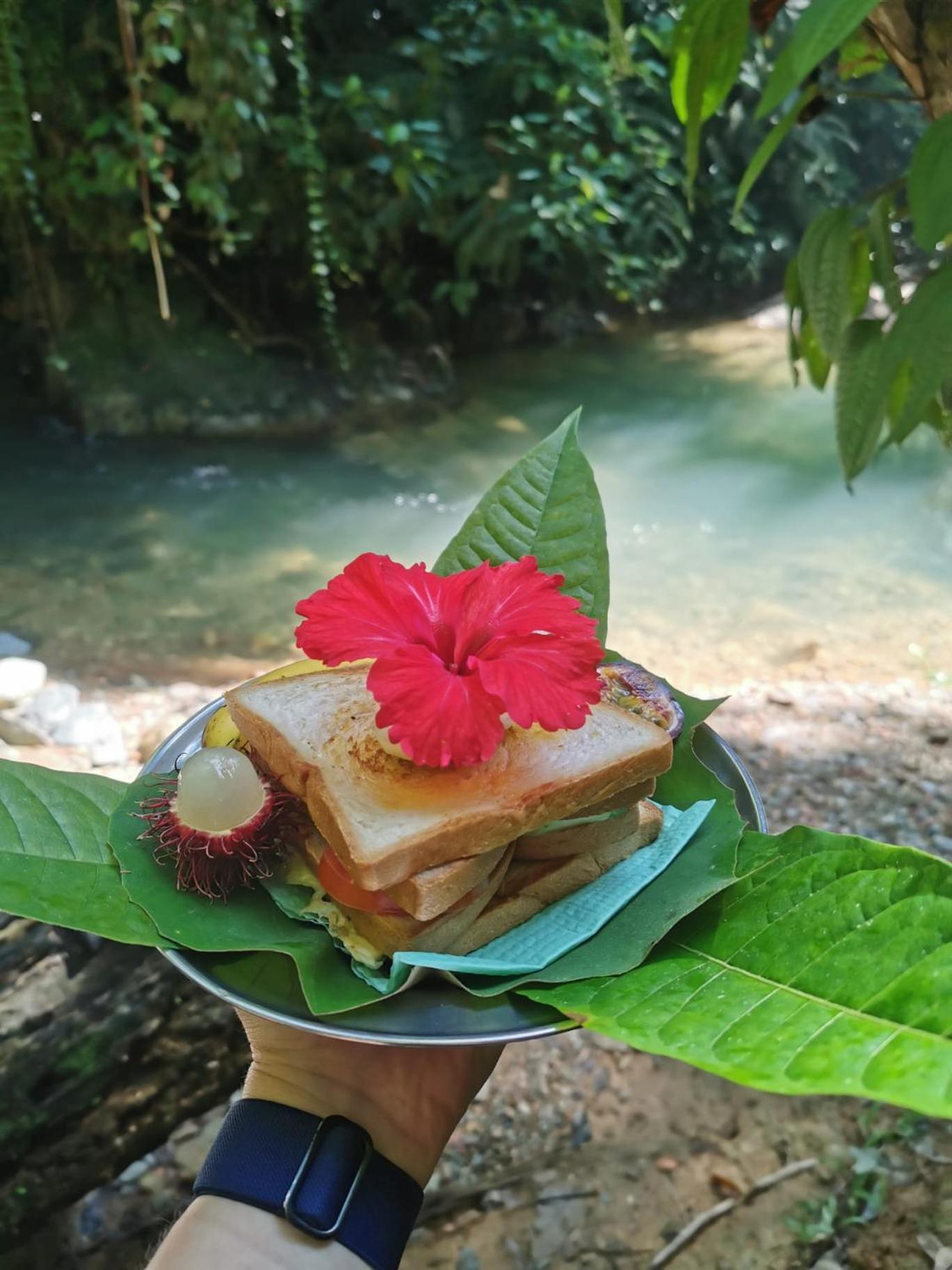 R5 Keramba Inn Bukit Lawang Εξωτερικό φωτογραφία